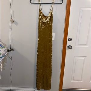 Velvet maxi dress in gold.